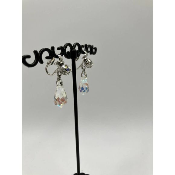 Vintage Briolette  Aurora Borealis Crystal Teardrop Clip-On Earrings! - Picture 2 of 11